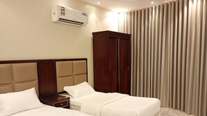 客房內保險箱、筆電工作空間、遮光布/窗簾、免費無線上網