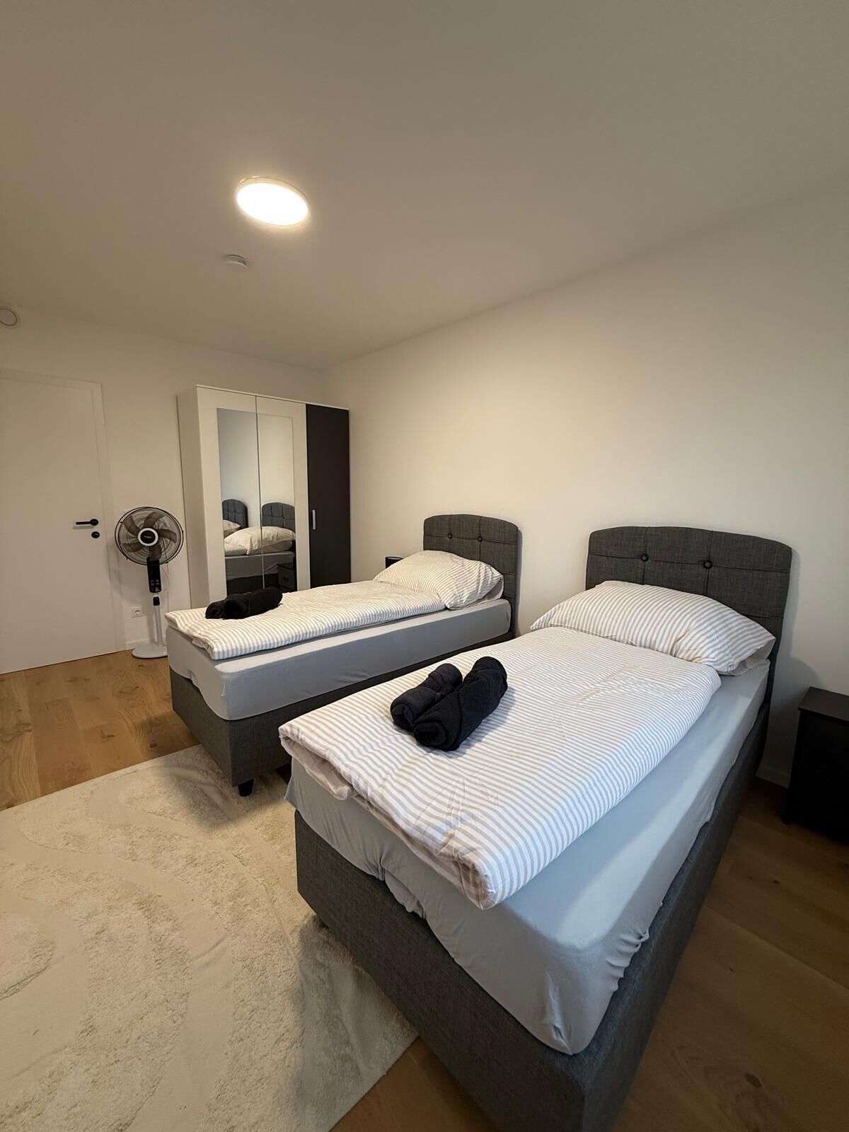 3 chambres, fer et planche à repasser, Wi-Fi, draps fournis