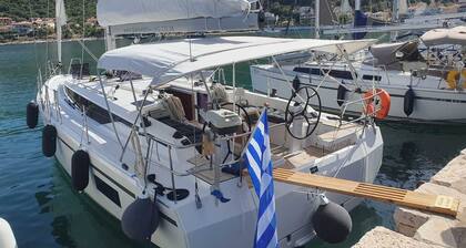 Sun-Kissed Sailing Adventure in Peloponeso