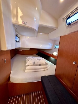 A compact cabin with a bunk bed, a small seating area, a window, and a television. - Sun-Kissed Sailing Adventure in Zadar, Croatia (Bibinje)
