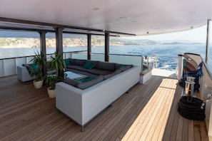 Terrace/patio - Sun-Kissed Sailing Adventure in Split, Croatia (Split)