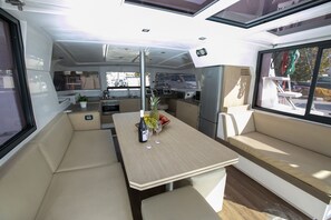 Interior - Sun-Kissed Sailing Adventure in Egeo Norte - Islas Griegas (Keramoti)
