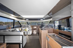 Private kitchen - Sun-Kissed Sailing Adventure in Split, Croatia (Split)