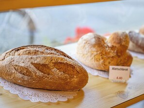 A loaf of bread with a label 'Aletschbrot' priced at 4.40.