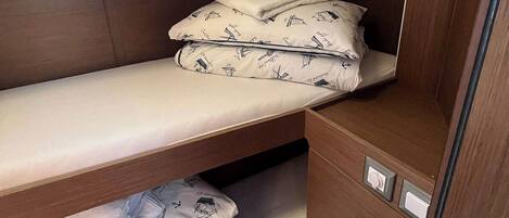 3 bedrooms, iron/ironing board