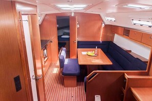 Interior - Sun-Kissed Sailing Adventure in Islas Sarónicas (Alimos)