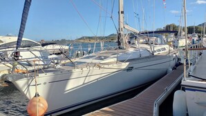 A marina with multiple sailboats docked. - Sun-Kissed Sailing Adventure in Cataluña (Rosas / Roses)