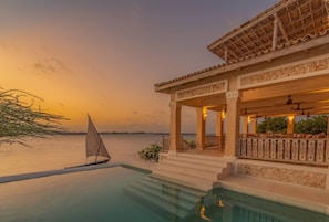 House | 5 bedrooms - Amani House 5 Bedrooms Sleeps 10 (Manda Island)