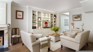 Unclassified image, 3 of 23, button - Kings Road Chelsea Sleeps 6 (London)