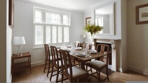 Unclassified image, 2 of 23, button - Kings Road Chelsea Sleeps 6 (London)