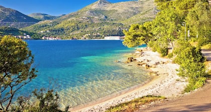 Dubrovnik Vergnügen: Ein luxuriöses Sonnen- und Strandsegelerlebnis