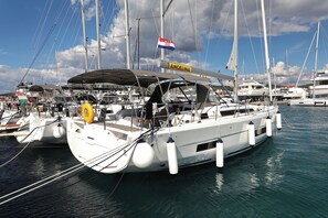 Marina - Sibenik Sun and Beach Sailing Extravaganza (Tribunj)