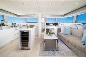 Private kitchen - Sun-Kissed Sailing Adventure in Split, Croatia (Kaštel Gomilica)