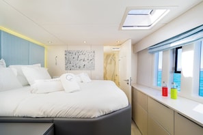 Room - Sun-Kissed Sailing Adventure in Split, Croatia (Kaštel Gomilica)