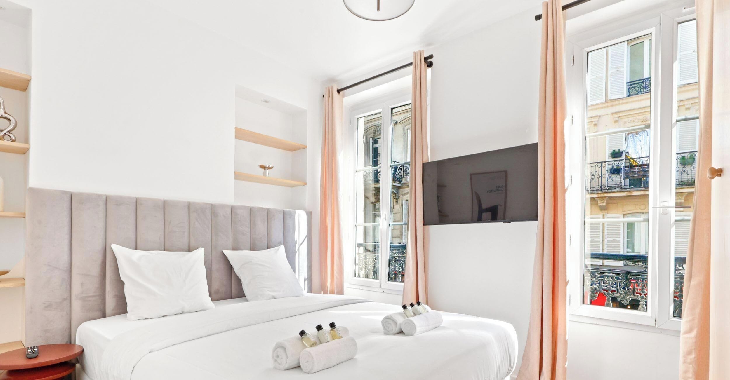 2 bedrooms, desk, iron/ironing board, WiFi