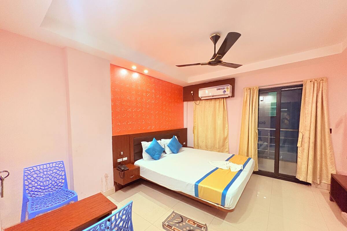 Deluxe Double Room, City View | Desk, free WiFi