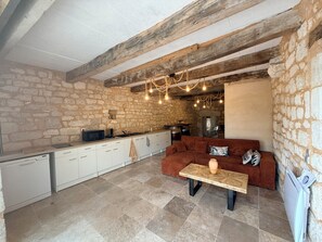 Living area - Charming vacation rental for 6 people, with a pool and hot tub. (Le Verdier)