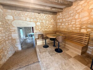 Dining - Charming vacation rental for 6 people, with a pool and hot tub. (Le Verdier)