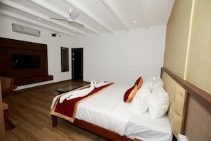 Premium Room, City View | Desk, laptop workspace, free WiFi