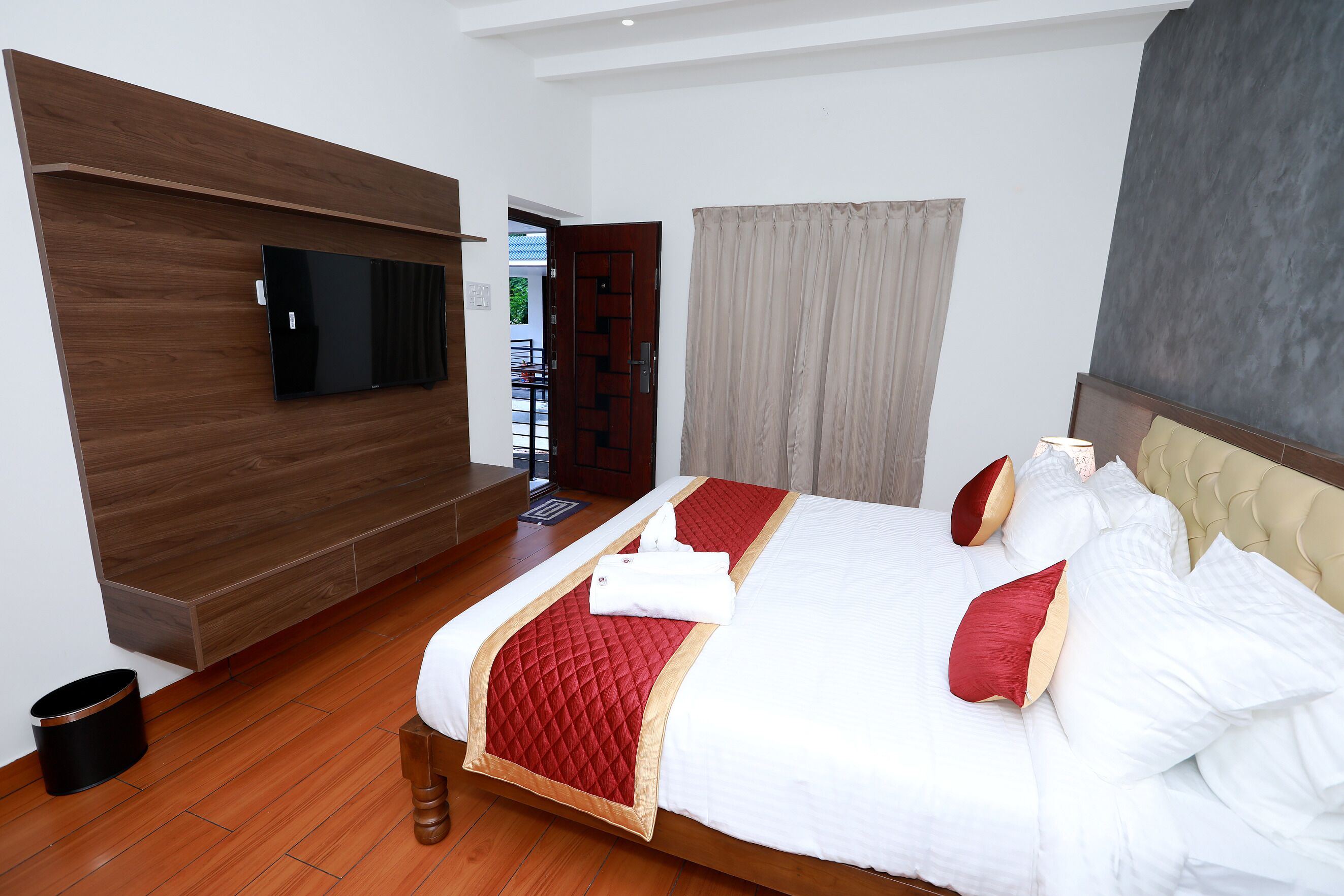 Premium-Zimmer, Stadtblick | Schreibtisch, laptopgeeigneter Arbeitsplatz, kostenloses WLAN