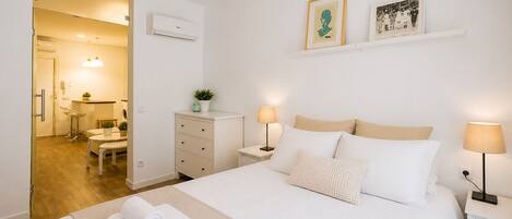 1 habitación, tabla de planchar con plancha, wifi y ropa de cama