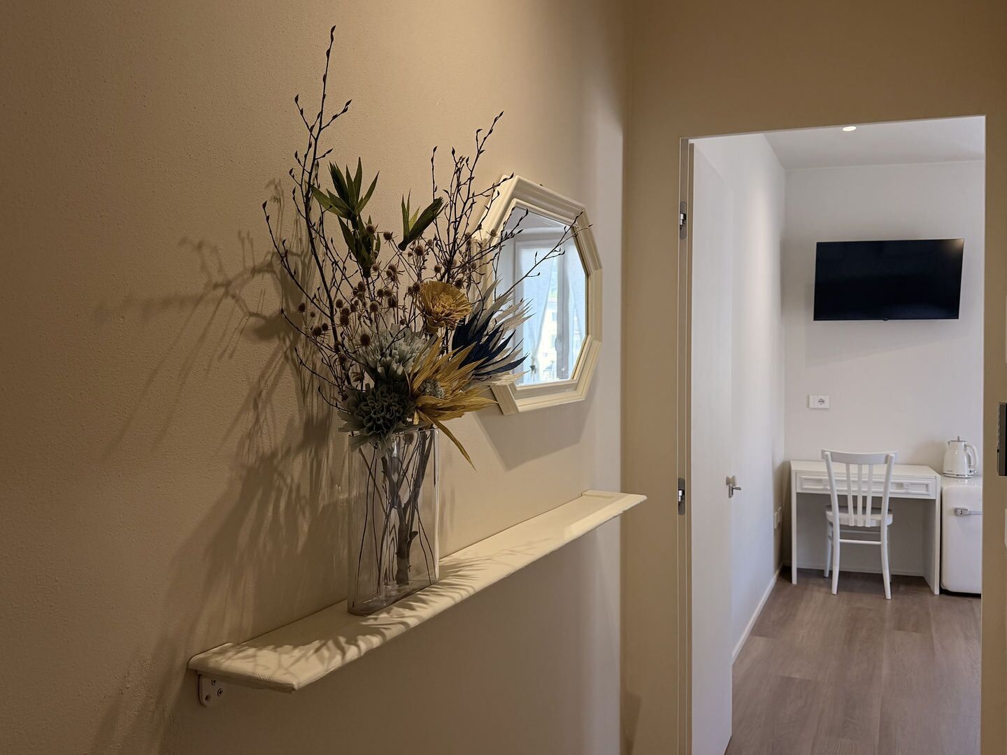 Neljän hengen huone, jokinäköala | Sisätilat