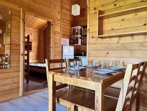 Dining - LIDO domy letniskowe z klimatyzacją (Krynica Morska)