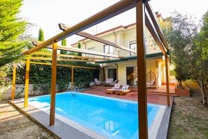 House - Pool Spa Retreat Villa (Tirana)