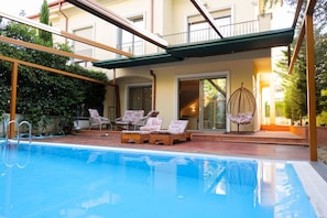House - Pool Spa Retreat Villa (Tirana)