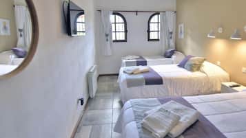 Family Room | In-room safe, free WiFi