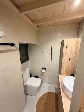 Bathroom - Holiday Home 'Medieval Mansion Fully Restored In' with Wi-Fi and Air Conditioning (Chios)