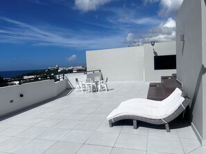 Outdoor dining - Cozy modern 1-bedroom apartment with AC in delightful Santo Domingo (Santo Domingo)