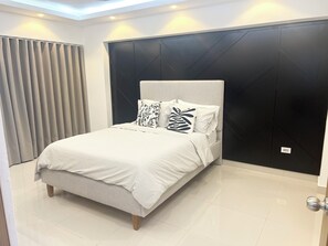 Iron/ironing board, WiFi, bed sheets - Cozy modern 1-bedroom apartment with AC in delightful Santo Domingo (Santo Domingo)