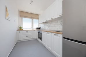 Kühlschrank, Ofen, Herdplatte, Geschirrspüler