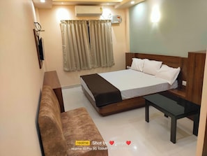 Deluxe Double Room, City View | Desk, free WiFi - Shree Sankalp Palace Puri (Puri)