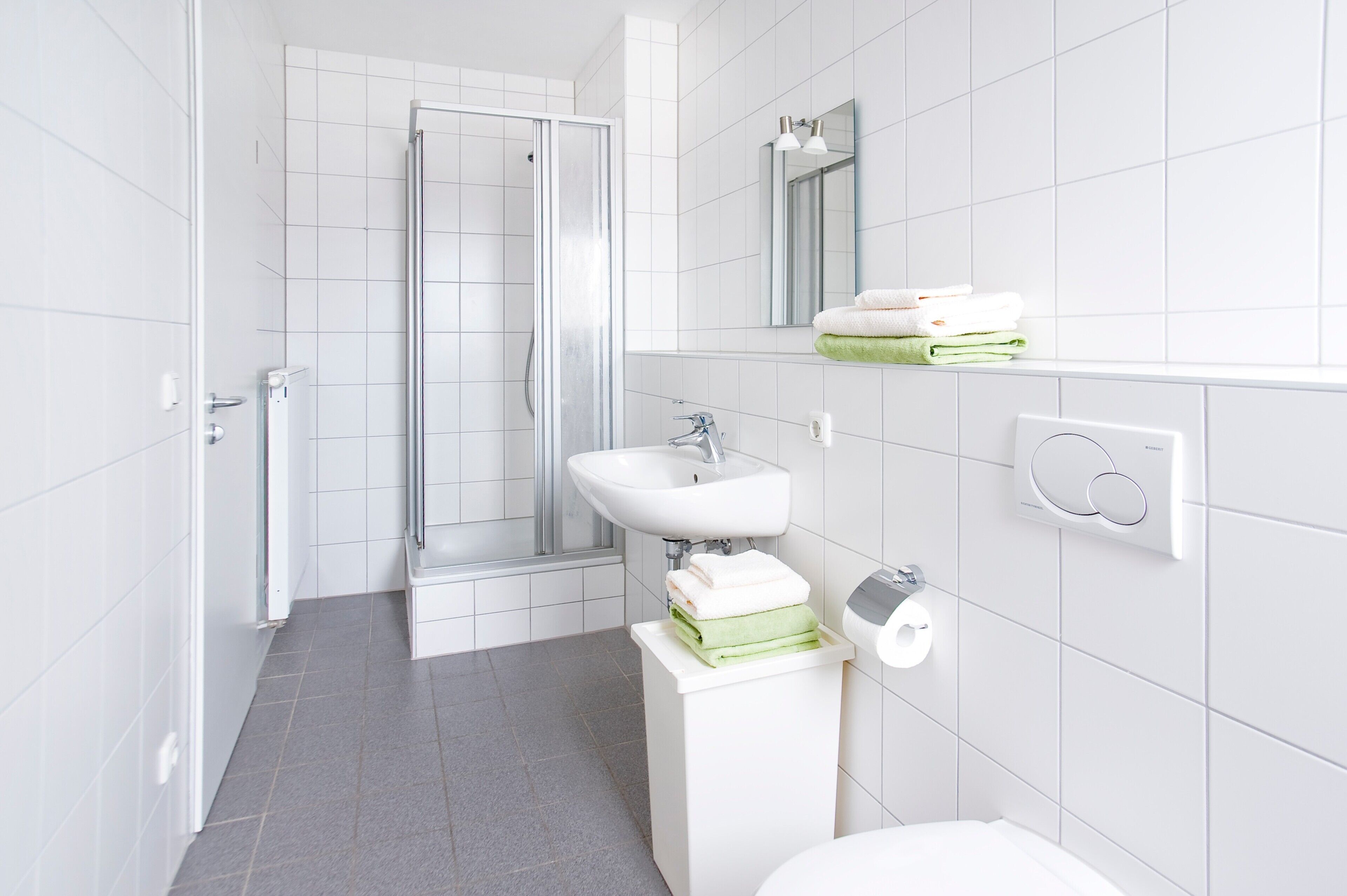 Dusche, Haartrockner, Handtücher