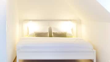 Een strijkplank/strijkijzer, wifi, beddengoed