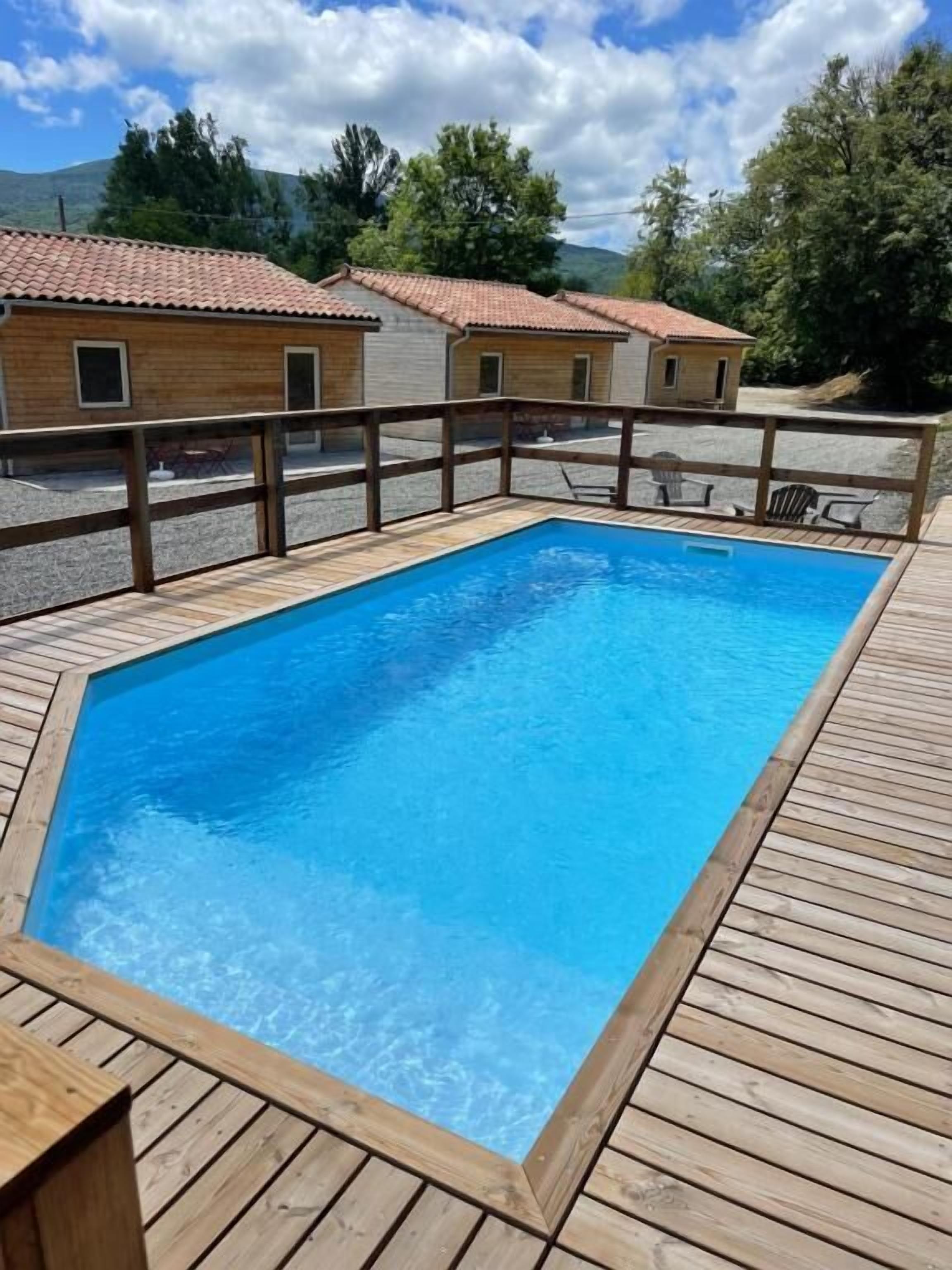 10 outdoor pools