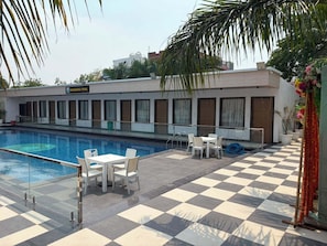 Pool - The Kashi Dharohar (Dafi)