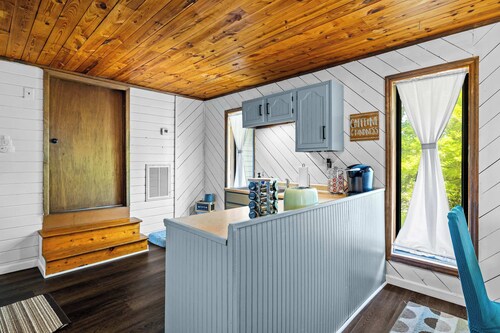 Cozy Retro Mid-Century Vibes 2BR Villa TYS UT