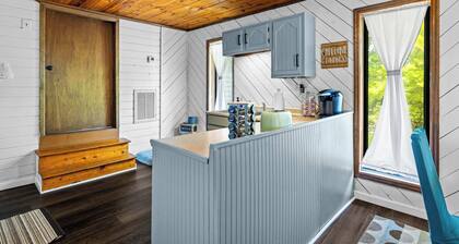 Cozy Retro Mid-Century Vibes 2BR Villa TYS UT