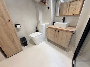 Shower, hair dryer, towels - Holiday Home 'Encanto Griego' with Wi-Fi (Chios)