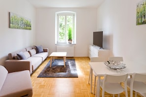 TV - Stadt Land Fluss Apartment 3 (Regensburg)