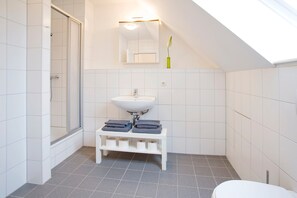 Bathroom - City Country River Studio Apartment '1' (Regensburg)