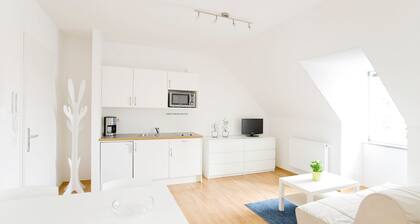 City, Country, River Studio Apartment '3'
