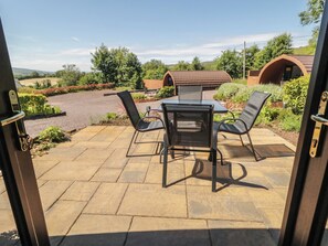 Outdoor dining - Gortin Glen Glamping Pod 2 (Omagh)