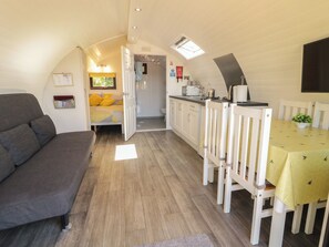 1 bedroom, WiFi (free), individually decorated, individually furnished - Gortin Glen Glamping Pod 2 (Omagh)