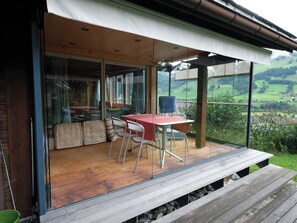 Outdoor dining - Weidli, Chalet Appartement/Fewo, Dusche oder Bad, WC 4-Bettwohnung by Interhome (Zweisimmen)