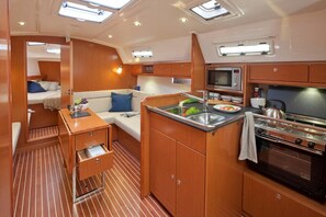 Private kitchen - Sun-Kissed Sailing Adventure in Sibenik, Croatia (Primošten)