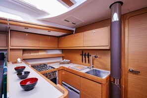 Private kitchen - Sun-Kissed Sailing Adventure in Sibenik, Croatia (Primošten)